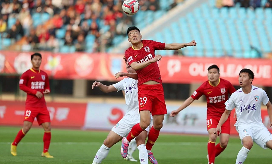 青岛黄海强势表现豪取连胜,雄心壮志冲击前列球队 青岛黄海强势表现豪取连胜,雄心壮志冲击前列球队