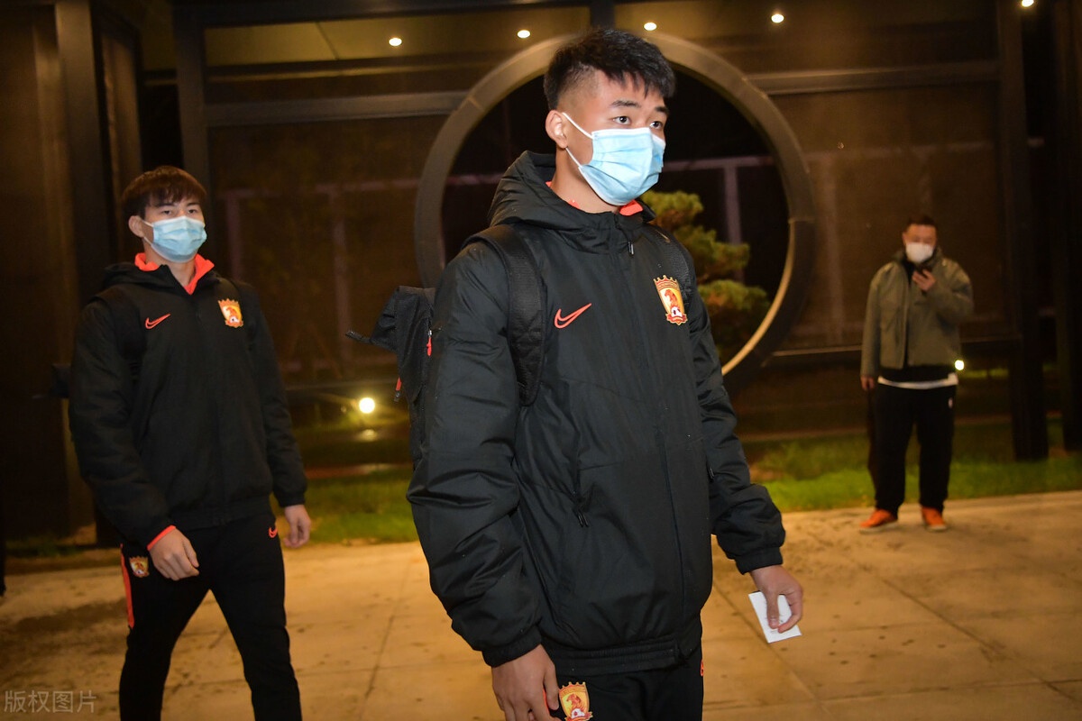 乐鱼体育APP下载-决战时刻：上港出击，恒大全力抗击