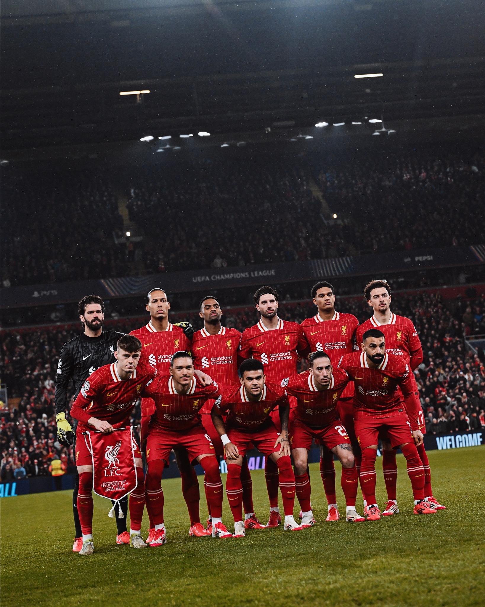 欧冠赛场上演绝杀,球员激情庆祝晋级 欧冠赛场上演绝杀,球员激情庆祝晋级