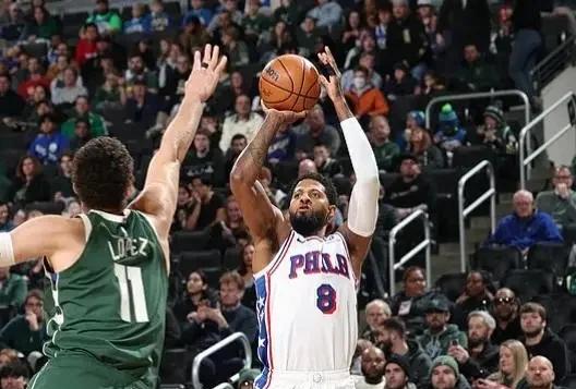 乐鱼app-76人完胜辽宁队，利拉德统治全场