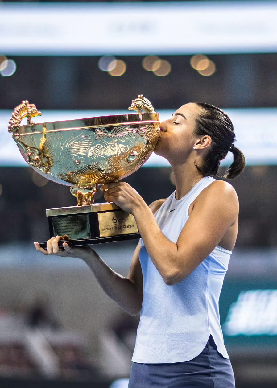 南非田径选手打破记录，一举夺冠