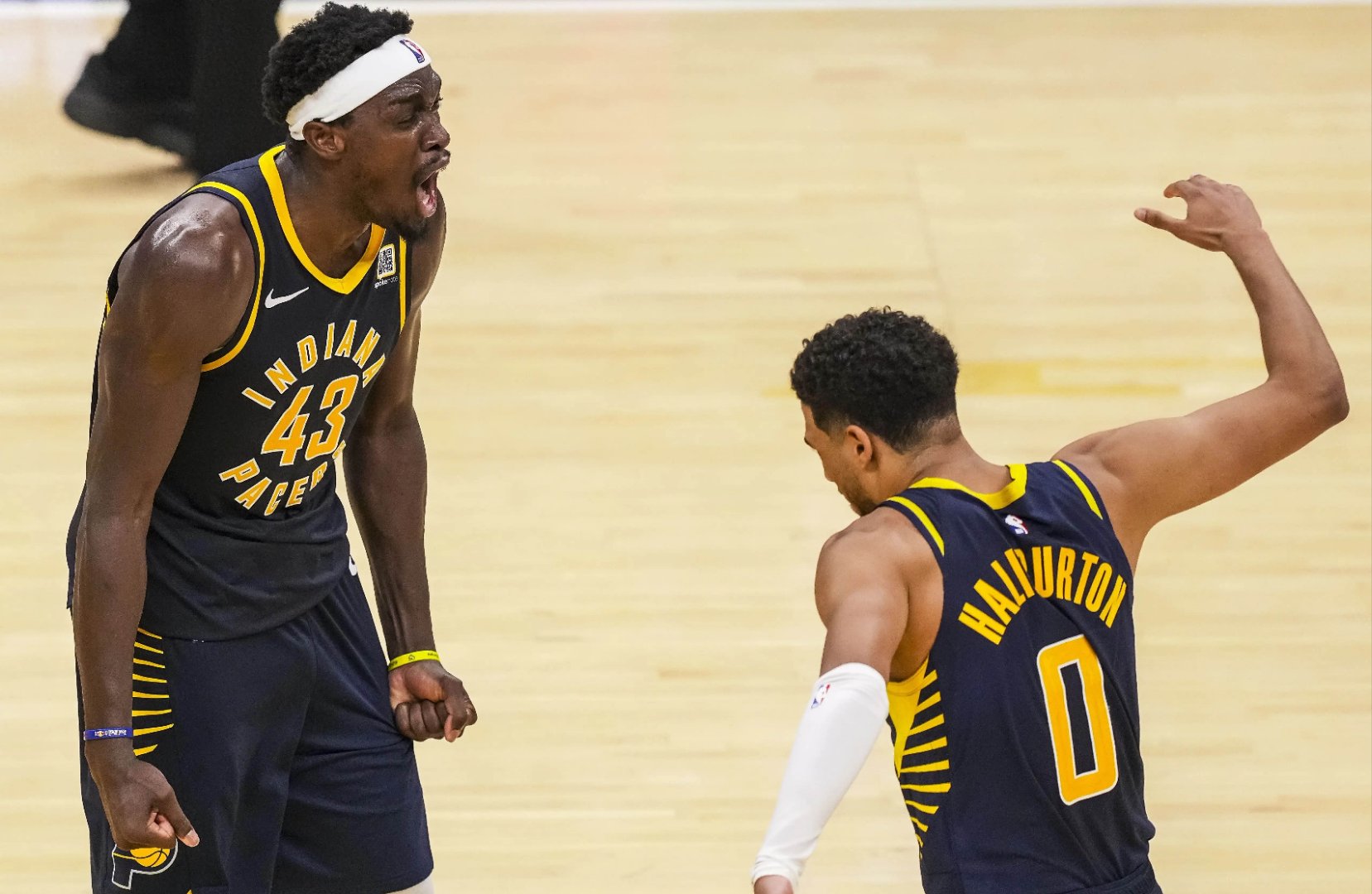 步行者逆转马刺，布克高光表现的简单介绍